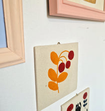 Load image into Gallery viewer, Nº004 flower | HAND PAINTED TILE