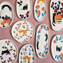 Load image into Gallery viewer, Nº318 french cat | PASTRY PLATE with gold