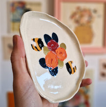 Load image into Gallery viewer, Nº258 bees and roses | PASTRY PLATE with gold