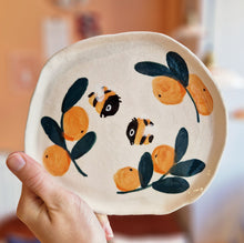 Load image into Gallery viewer, Nº416 orange bees | PASTRY PLATE