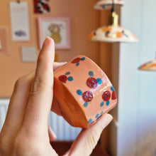 Load image into Gallery viewer, Nº370 bee | MINI CUP second choice