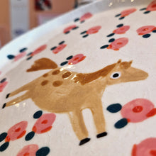 Load image into Gallery viewer, Nº431 horse & pink roses | PASTRY PLATE