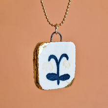 Load image into Gallery viewer, flower | CHARM with gold