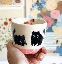 Load image into Gallery viewer, Nº85 lined cat | PINK CUP little fail one