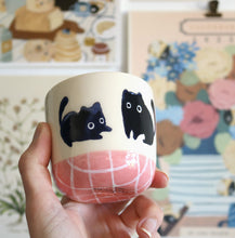 Load image into Gallery viewer, Nº85 lined cat | PINK CUP little fail one