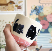 Load image into Gallery viewer, Nº85 lined cat | PINK CUP little fail one