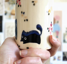 Load image into Gallery viewer, Nº88 flower cats | PINK VASE little fail one
