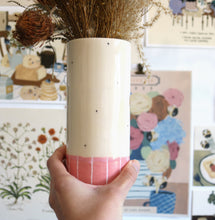 Load image into Gallery viewer, Nº98 flower bumblebees | PINK VASE little fail one