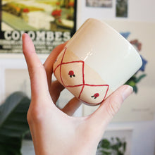 Load image into Gallery viewer, Nº167 lined flower cat | BEIGE CUP