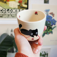 Load image into Gallery viewer, Nº167 lined flower cat | BEIGE CUP
