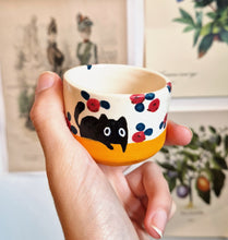 Load image into Gallery viewer, Nº218 flower cat | ORANGE MINI CUP
