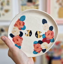 Load image into Gallery viewer, Nº304 bumblebees with roses| PASTRY PLATE
