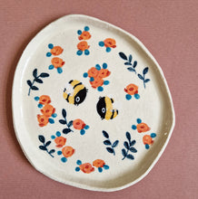 Load image into Gallery viewer, Nº303 flower bumblebees | PASTRY PLATE
