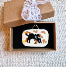 Load image into Gallery viewer, little cats and flowers | on ceramic with gold
