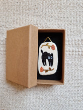 Load image into Gallery viewer, little cats | on ceramic with gold
