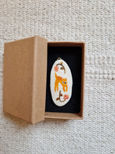 Load image into Gallery viewer, little cats | on ceramic with gold
