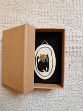 Load image into Gallery viewer, little cats | on ceramic with gold
