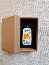 Load image into Gallery viewer, little cats | on ceramic with gold
