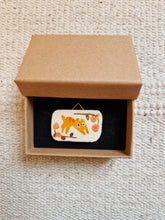 Load image into Gallery viewer, little cats | on ceramic with gold
