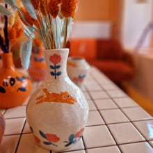 Load image into Gallery viewer, cats | VASE
