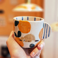 Load image into Gallery viewer, Nº476 platypus &amp; oranges | CUP with handle
