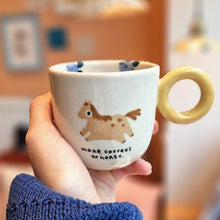 Load image into Gallery viewer, Nº526 of horse | CUP with handle
