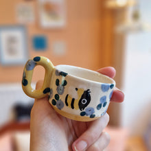 Load image into Gallery viewer, Nº532 lavender bumblebee | MINI CUP with handle
