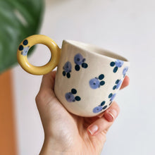 Load image into Gallery viewer, Nº536 lavender bumblebee | CUP with handle
