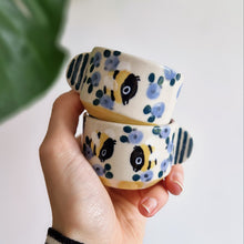 Load image into Gallery viewer, Nº539 lavender bumblebee | MINI CUP with handle
