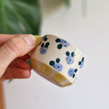 Load image into Gallery viewer, Nº539 lavender bumblebee | MINI CUP with handle
