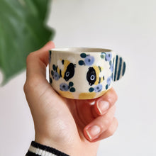 Load image into Gallery viewer, Nº539 lavender bumblebee | MINI CUP with handle
