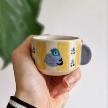 Load image into Gallery viewer, Nº542 pigeon | MINI CUP with handle
