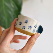 Load image into Gallery viewer, Nº543 pigeon | MINI CUP with handle
