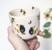 Load image into Gallery viewer, Nº55 bumblebee love | CUP
