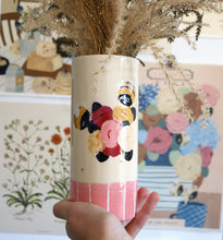 Load image into Gallery viewer, Nº98 flower bumblebees | PINK VASE little fail one

