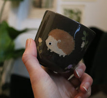 Load image into Gallery viewer, Nº131 purple rose hedgehog | DARK CUP with gold
