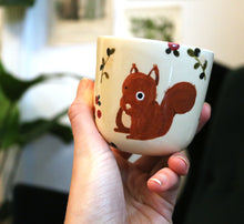 Load image into Gallery viewer, Nº139 squirrel | RED CUP
