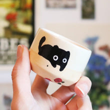 Load image into Gallery viewer, Nº168 flower cat | BEIGE MINI CUP
