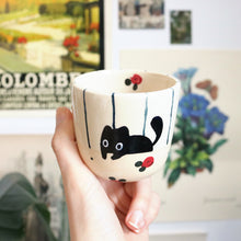 Load image into Gallery viewer, Nº178 lined flower cat | BEIGE CUP
